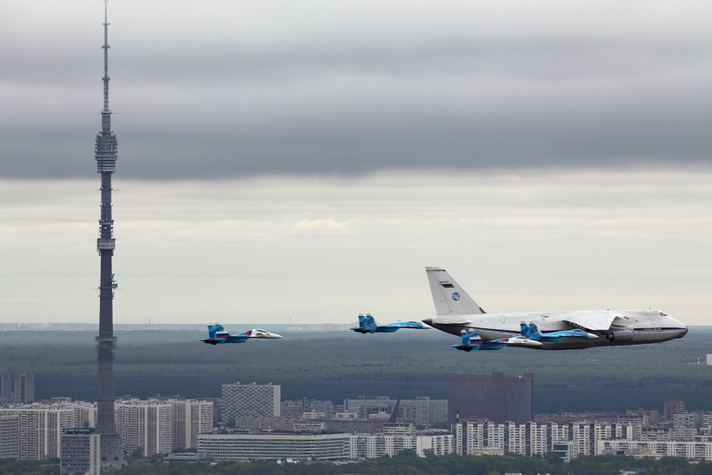 Click image for larger version

Name:	224th_Flight_Unit_Antonov_An-124_over_Moscow_6_May_2010.jpg
Views:	2
Size:	393.6 KB
ID:	15921936